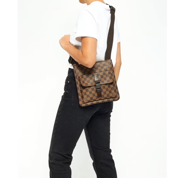 Louis Vuitton Damier Ebene Pochette Melville - Picture 3 of 6